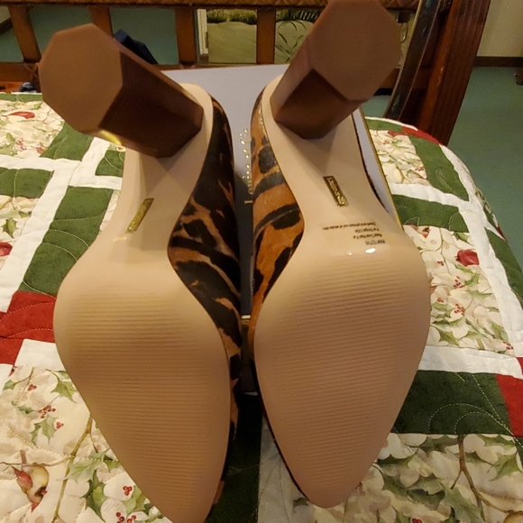 SHOES - Picture 7 of 8